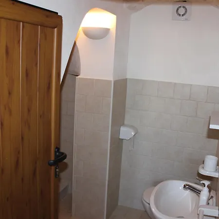 Il Trullo E La Pietra Alojamento de Acomodação e Pequeno-almoço 4*