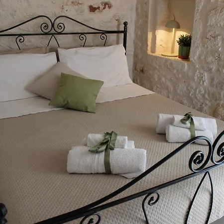 Il Trullo E La Pietra Alojamento de Acomodação e Pequeno-almoço Ostuni