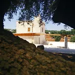 Il Trullo E La Pietra לינה וארוחת בוקר 4*