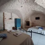 Il Trullo E La Pietra לינה וארוחת בוקר 4*