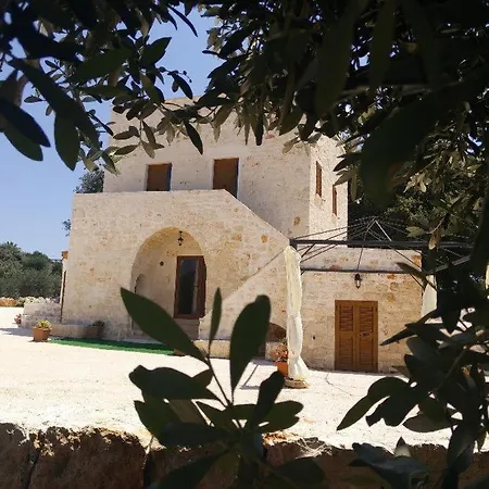 Il Trullo E La Pietra 4* オストゥーニ